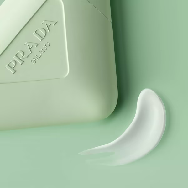 کرم دست پرادا مدل Hand Triple Care با بسته‌بندی اصلی